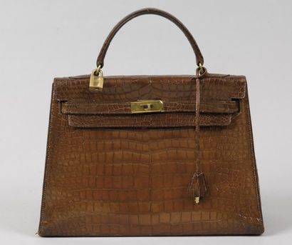 HERMES Paris Sac «Kelly» 29 cm en crocodile havane, attaches et fermoir plaqué or,...