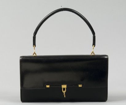 HERMES Paris *Sac « Palonnier « en cuir noir, attaches et fermoir plaqué or sur rabat,...