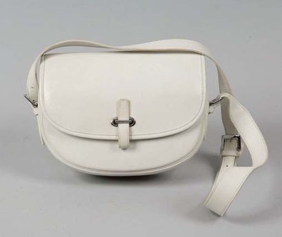 HERMÈS Paris made in France *Sac «Balle de golf» en cuir blanc, attaches et fermoir...