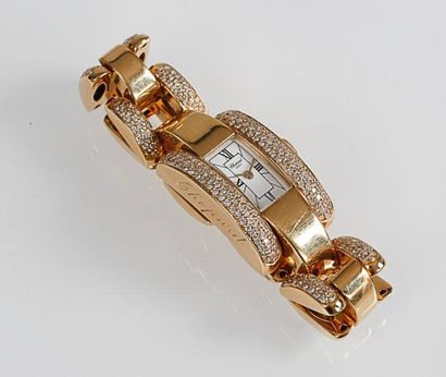 null CHOPARD "Strada": Bracelet montre de dame en or jaune, la lunette et les maillons...