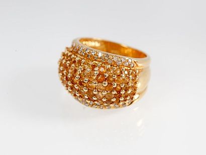 null Bague "Boule" en or jaune pavée de citrines bordées de diamants taillés en brillant....