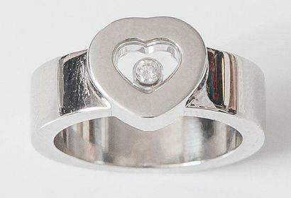 CHOPARD Bague "Coeur" en or gris ornée d'un diamant taillé en brillant mobile. Signée...