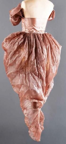 Roméo GIGLI Printemps -Eté 1990 Somptueuse robe de cocktail en soie et polyamide...