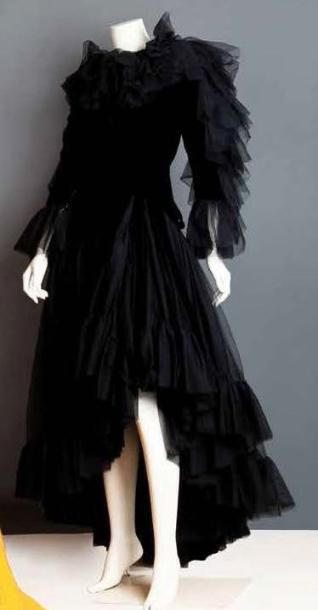 Yves Saint-Laurent Haute couture n°46 613 Automne-Hiver 1979-1980 Robe longue en...