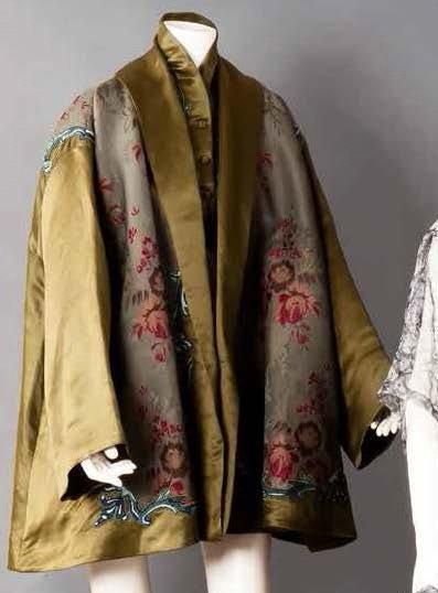 Roméo GIGLI circa 1985-1990 Sidonie LARIZZI Magnifique veste en ottoman kaki, ornée...