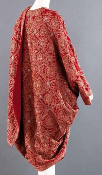 Romeo GIGLI Haute couture Automne-Hiver 1989-1990 Manteau en laine et lin rouge brodé...