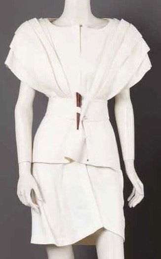 Thierry MUGLER circa 1990 Magnifique ensemble en lin blanc d'inspiration futuriste,...