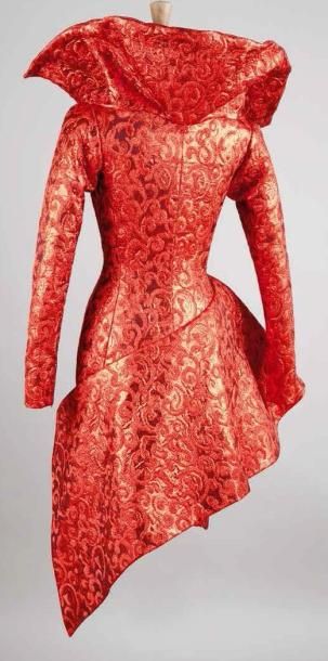 Yves Saint LAURENT Haute couture n° 65759 Hiver 1989 Robe en broché lamé rouge à...