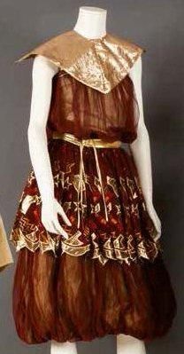 Claude MONTANA circa 1980 Ensemble composé d'un bustier en tulle marron doublé de...