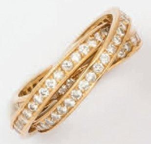 null Alliance trois anneaux en or jaune entièrement sertie de diamants taillés en...