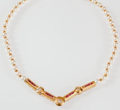 null Collier de perles de culture japonaises Akoia orné d'un motif central serti...