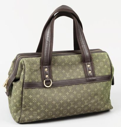 LOUIS VUITTON Sac "Joséphine" grand modèle en tissus monogram kaki et cuir marron,...