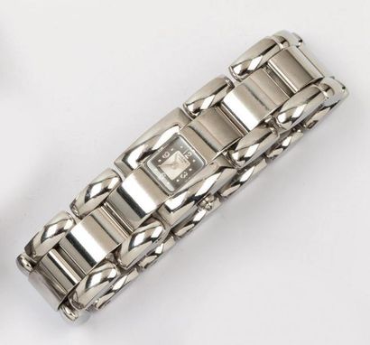 CHAUMET Bracelet montre de dame en acier. Mouvement à quartz. Bracelet avec boucle...