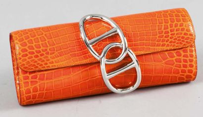 HERMÈS Paris made in France Exceptionnel pochette "Egée" 25 cm en crocodile orange,...