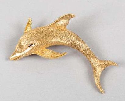 HERMES Paris N°44694 Broche figurant un dauphin en or jaune amati. Poids: 16,4 grs...