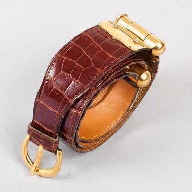 HERMÈS Paris made in France Ceinture articulée incurvée en crocodile porosus étrusque,...