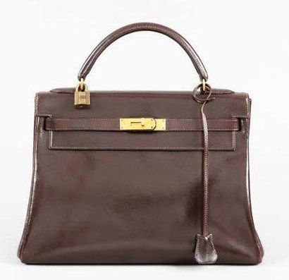 HERMES Paris Sac "Kelly" 32 cm en cuir marron, attaches fermoir plaqué or, poignée,...