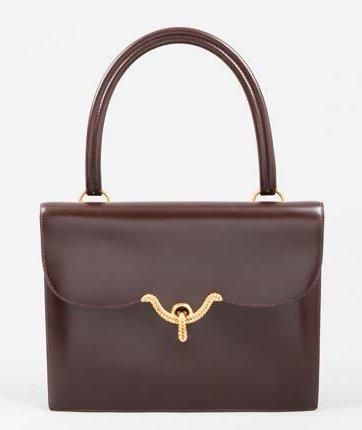 HERMES Paris Sac "Vasco" en box marron, fermeture en métal doré tressé sur rabat...