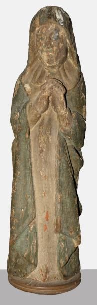 null STATUE en bois sculpté polychromé, représentant une Sainte Femme. XVIème siècle...