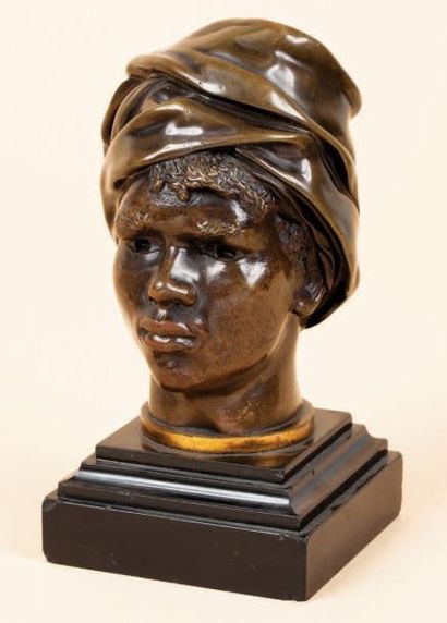 Ecole Orientaliste (XXème siècle) Tête de jeune arabe au turban Epreuve en bronze...