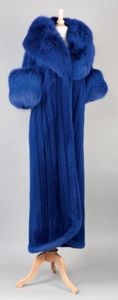 André CIGANER Long manteau du soir en Vison femelle lustré bleu, travail poils montants,...