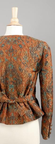 Christian DIOR Haute Couture Ensemble composé d'une veste en broché multicolore rehaussé...