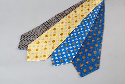 CHANEL Lot de quatre cravates en soie imprimée.