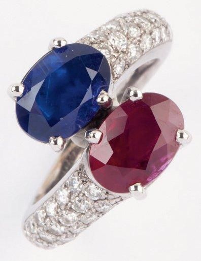 null Bague en or gris pavée de diamants taillés en brillant ornée d'un rubis et d'un...