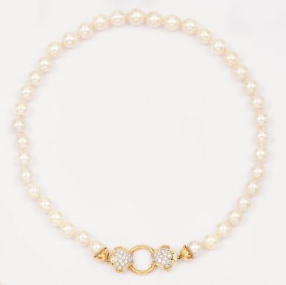 null Collier de perles de culture japonaise Akoia orné d'un motif central faisant...