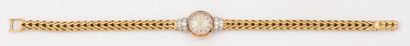 JAEGER LECOULTRE Bracelet montre de dame en or jaune. Les attaches serties de diamants...