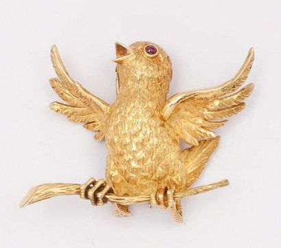 null Broche «Oiseau» en or jaune, les yeux sertis de rubis. P. 12g