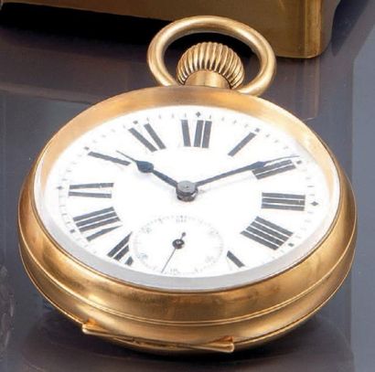 ANONYME Grande montre de poche en argentan doré. Cadran émail blanc (fêles) avec...