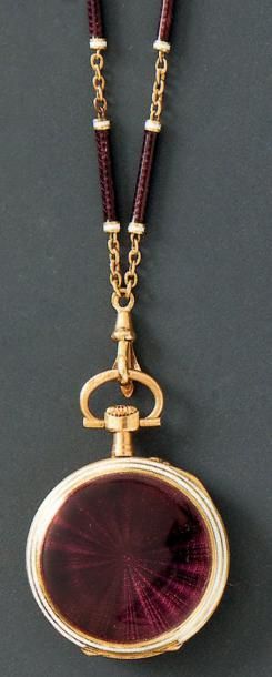 J C.VICKERRY N°31875 vers 1900 Belle montre de col en or. Dos émaillé translucide...