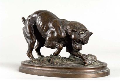 Henri TRODOUX (XIXème siècle). Dogue jouant avec une souris. Statuette en bronze...