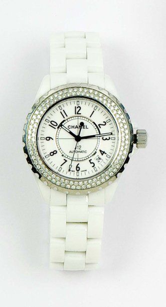 CHANEL «J 12 « Bracelet-montre en céramique blanche, Cadran blanc, la lunette sertie...