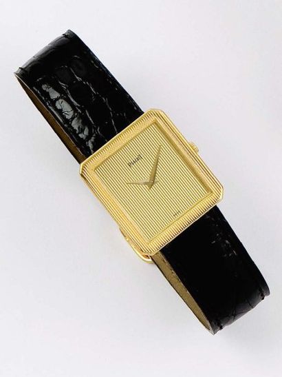 PIAGET Montre de poignet en or jaune, cadran or strié, mouvement mécanique, bracelet...