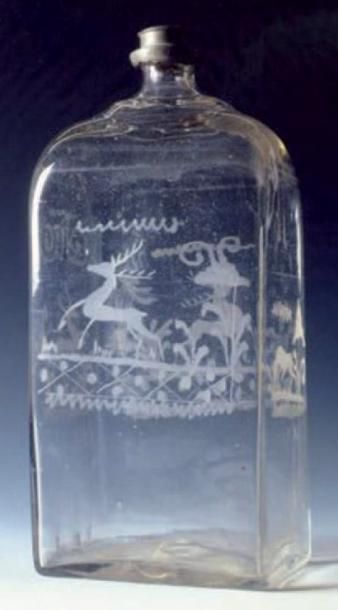 Espagne Grand flacon en verre gravé à la roue de cerfs avec son bouchon en étain...