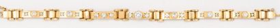 null Bracelet articulé en or jaune orné de diamants taillés en brillant en sertis...