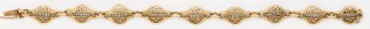 null Bracelet articulé en or jaune ajouré orné de perles fines. Vers 1900. P. 15...