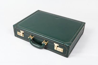 DUNHILL Attaché-case en cuir vert à surpiqûres beige, fermoir serrure en laiton doré,...