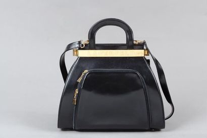 LAGERFELD Sac en cuir noir, double fermeture loquet de coté sur ceinture en métal...