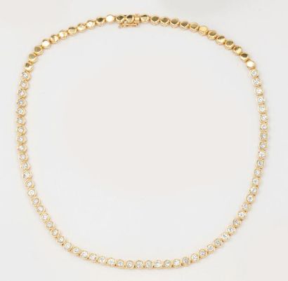 null Collier en or jaune orné de 58 diamants taillés en brillant sertis clos. P:...