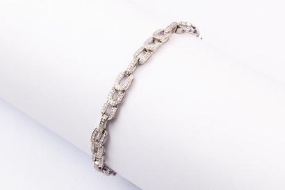 null Bracelet articulé en or gris à motif ovale entièrement sertie de diamants taillés...