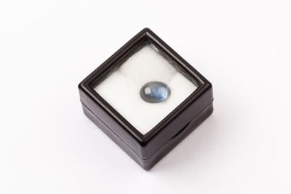 null Saphir cabochon. Poids. 3,53 cts