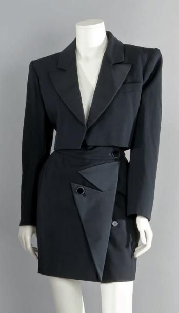 Saint LAURENT rive gauche, circa 1987/1989 Smoking en gabardine de laine noire, composé...