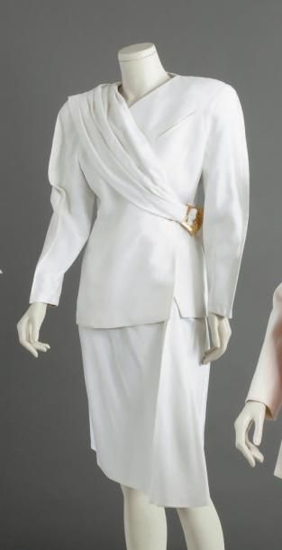 Thierry MUGLER, circa 1987/1989 Ensemble en toile de lin blanc composé d'une veste...
