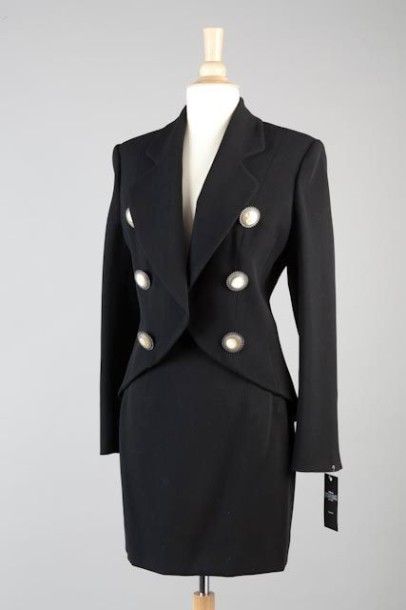 Christian DIOR boutique par Marc Bohan, circa 1980 Tailleur en lainage noir composé...