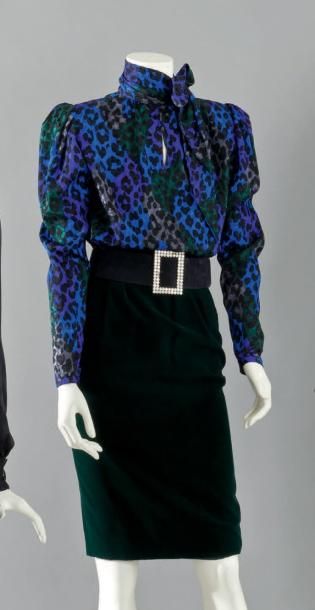 Yves SAINT LAURENT haute couture, circa 1984/1985 Blouse en soie satinée multicolore...