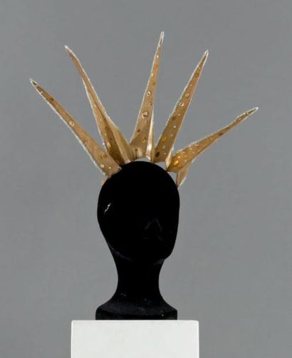 ANONYME Bijou de tête figurant une partie de la couronne de la statue de la liberté...