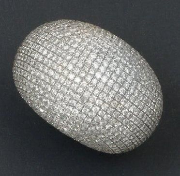 null Importante bague «Boule» en or gris entièrement sertie de diamants taillés en...